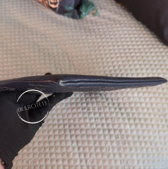 ⚡ FLASH SALE - Saint Laurent Star Leather Clutch - Picture 9 of 14